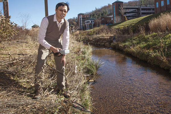 Professor earns award for water research