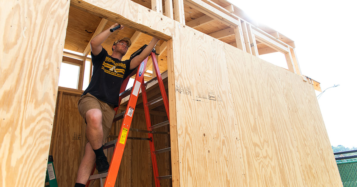 Appalachian Students Build Tiny House For Local Nonprofit Kampn 