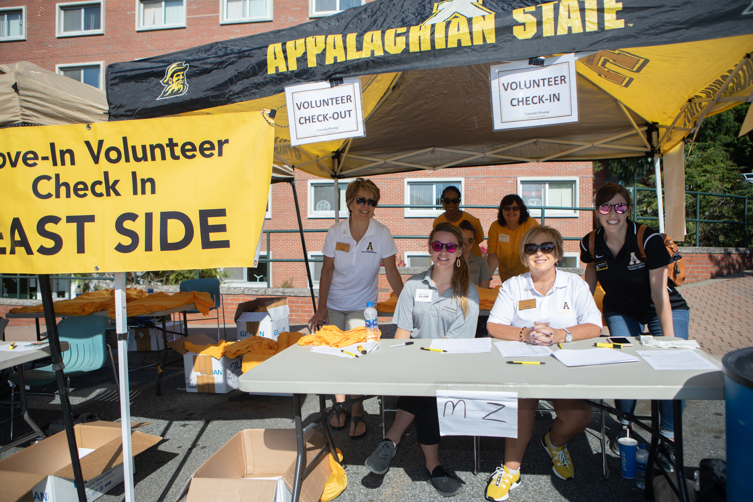 More than 800 volunteers assist with movein at App State Appalachian
