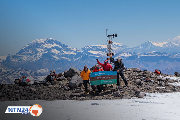 Expedición científica instala estación meteorológica para medir el impacto de cambio climático en glaciares [faculty featured]