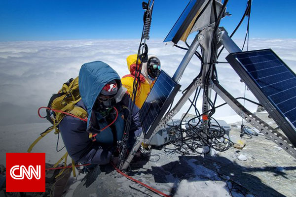 Live streaming weather data from the roof of the world [faculty featured]