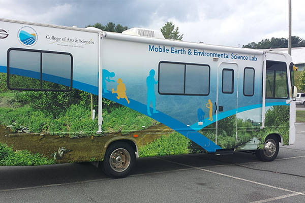 Mobile Earth and Environmental Science Lab