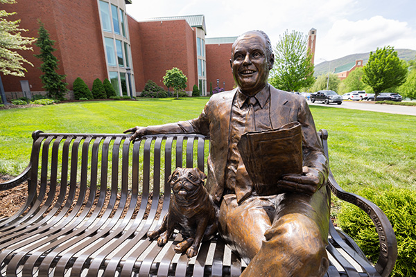 App State unveils new sculpture of former Chancellor John E. Thomas
